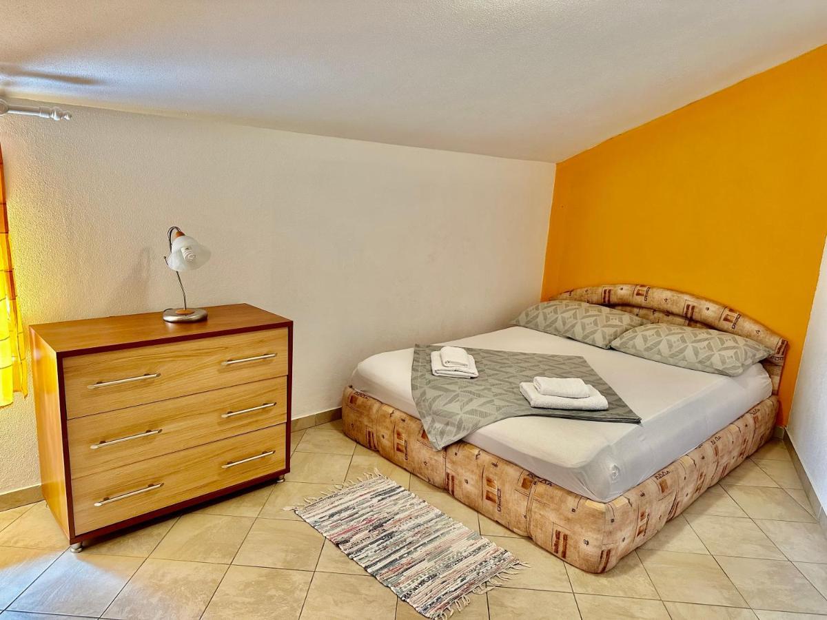 Apartments Novoselic Vir Exterior photo