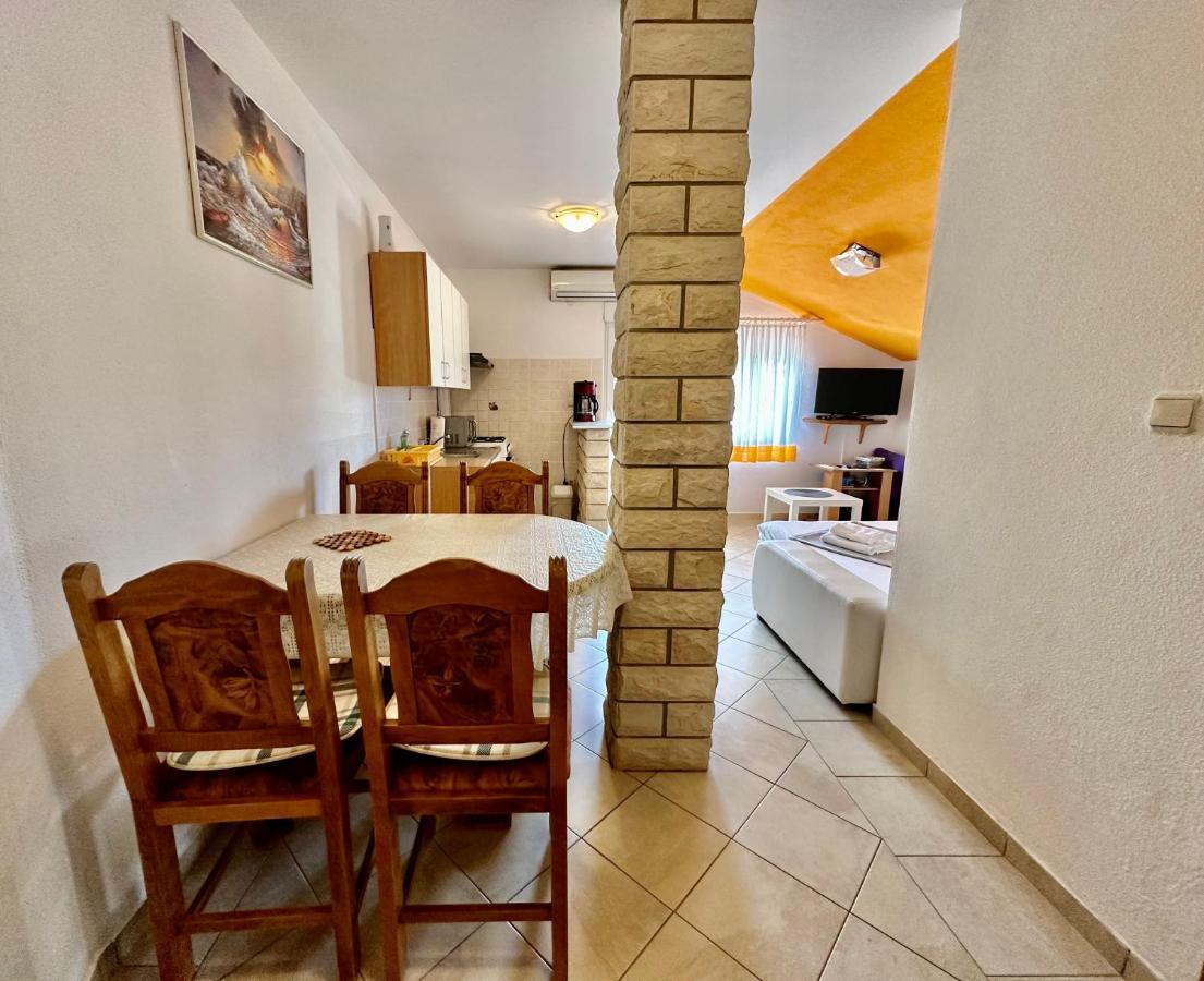 Apartments Novoselic Vir Exterior photo
