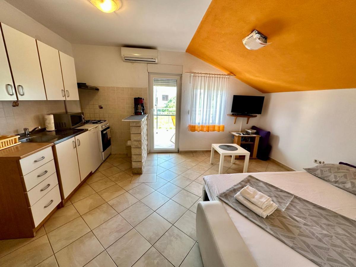 Apartments Novoselic Vir Exterior photo