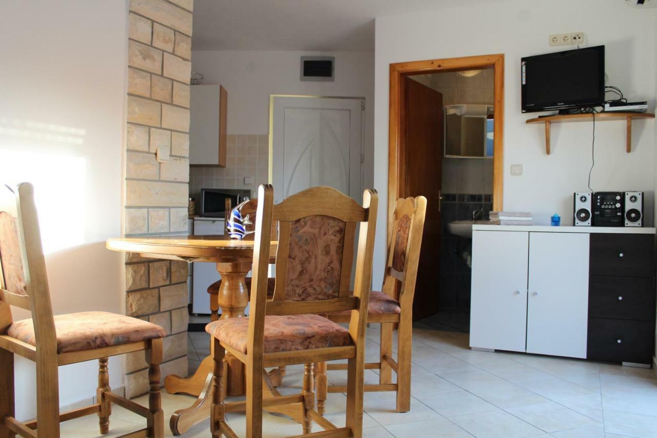Apartments Novoselic Vir Exterior photo